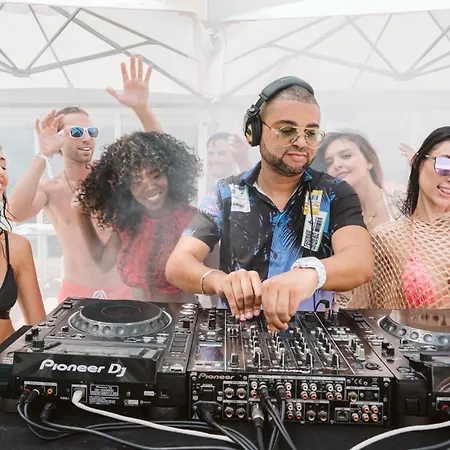 Bora Bora Ibiza Malta - Music - Adults Only 18 4* סיינט פול ביי