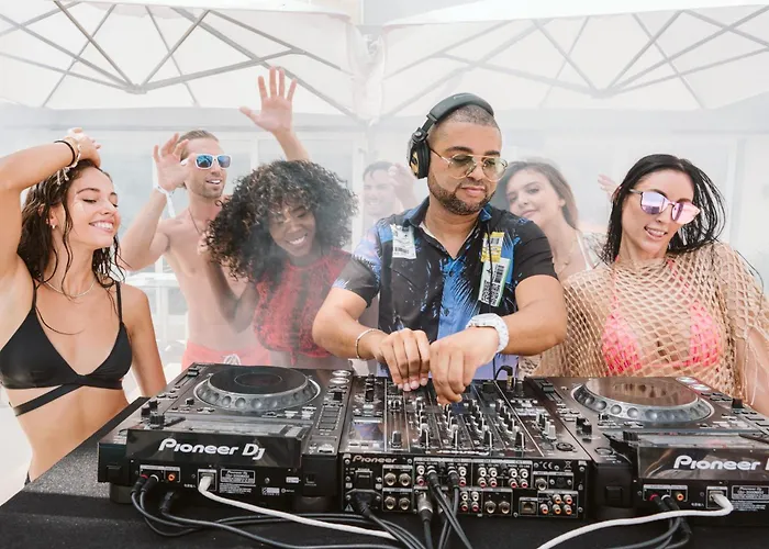 Bora Bora Ibiza Malta - Music - Adults Only 18 4* 圣保罗湾城